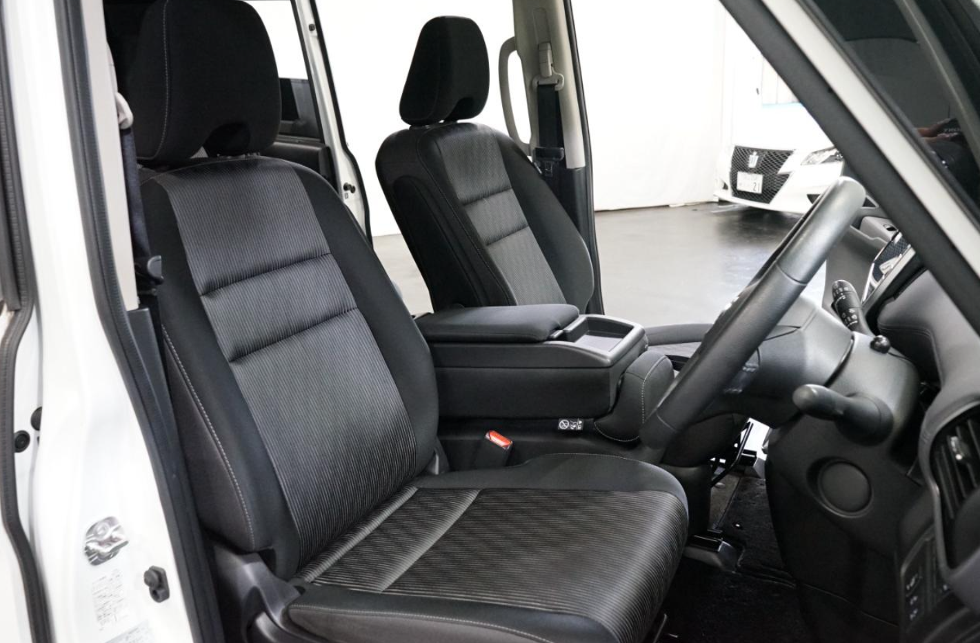 
								Nissan Serena 2021 full									