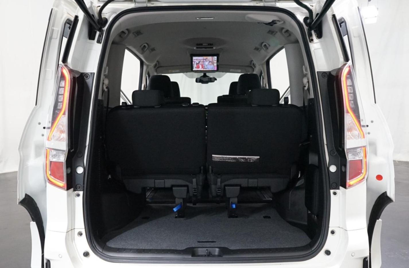 
								Nissan Serena 2021 full									