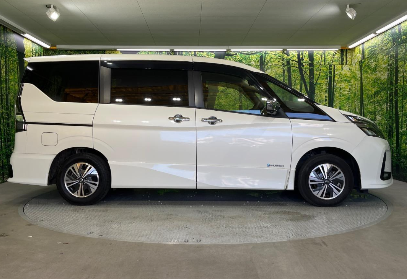 
								Nissan Serena 2021 full									